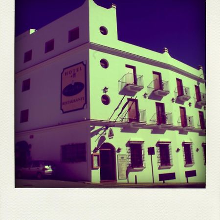 Hotel Restaurante Blanco Y Verde Conil De La Frontera Exterior photo