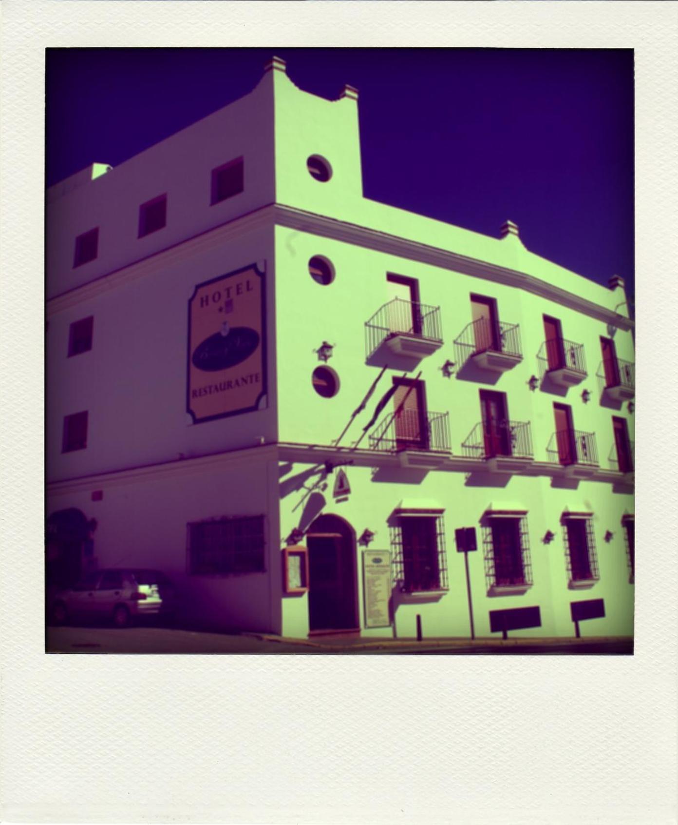 Hotel Restaurante Blanco Y Verde Conil De La Frontera Exterior photo