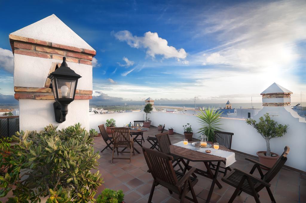 Hotel Restaurante Blanco Y Verde Conil De La Frontera Exterior photo